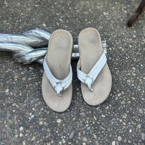 Vionic White Leather Tide Aloe Toe Post Ortho Heel Thong Sandals Size 7 - Picture 8 of 10